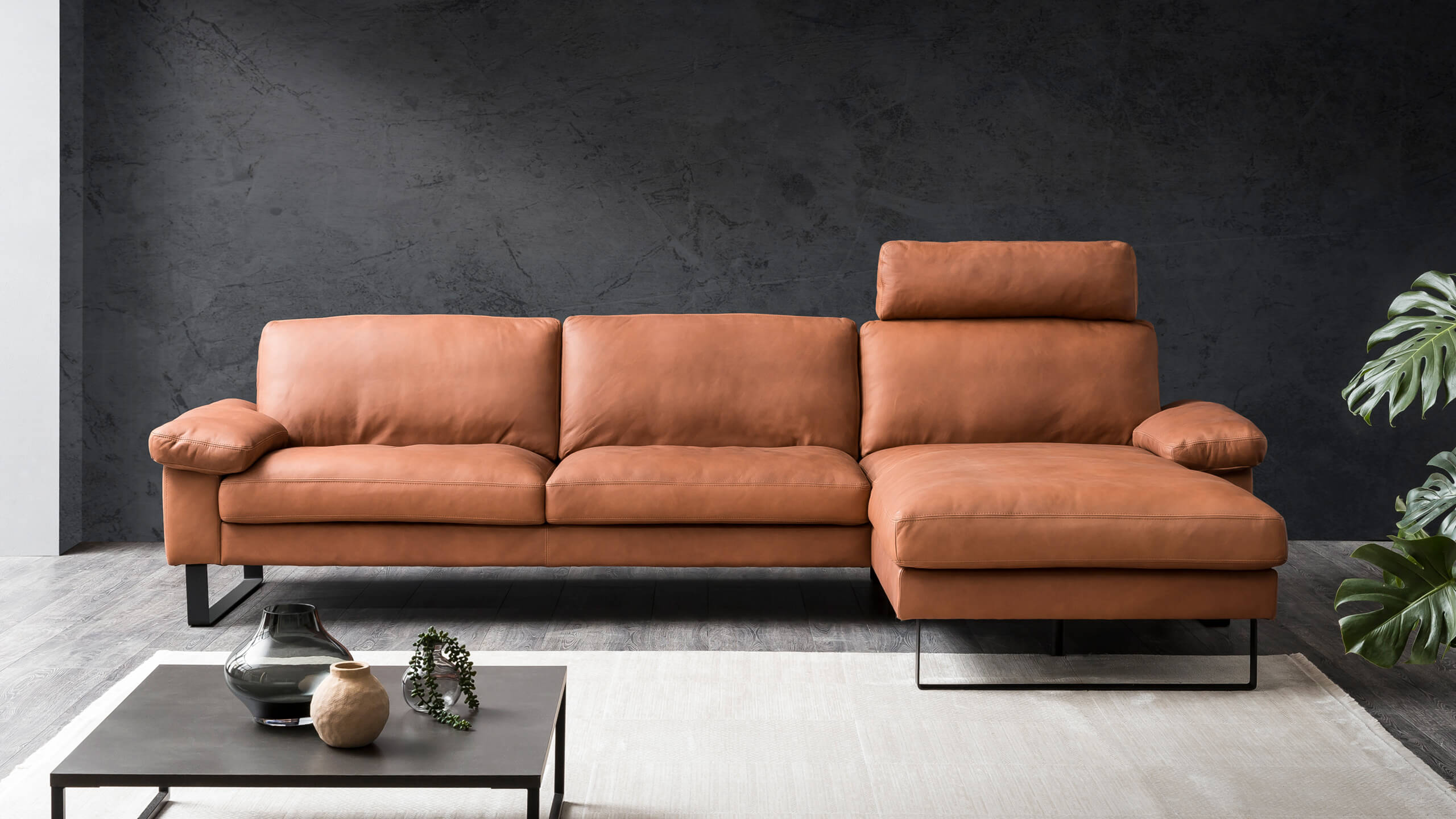 Vision Ecksofa mit Longchair Leder Cognac