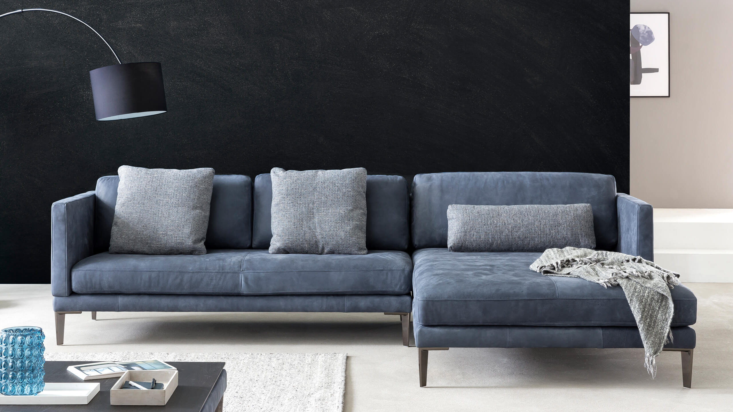 Saga Ecksofa mit Longchair in Leder blau
