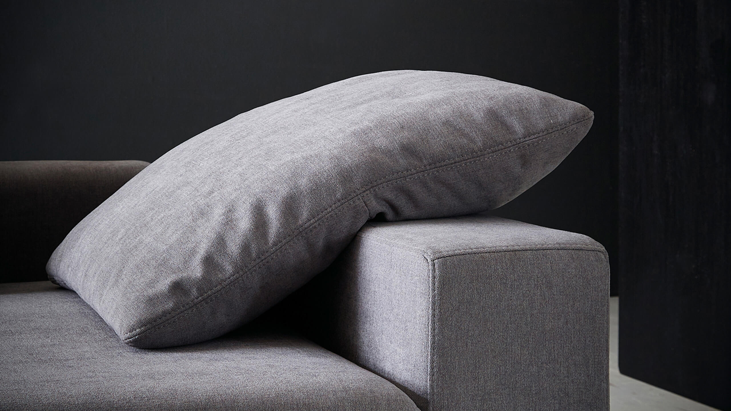 Sofakissen soft auf Armlehne